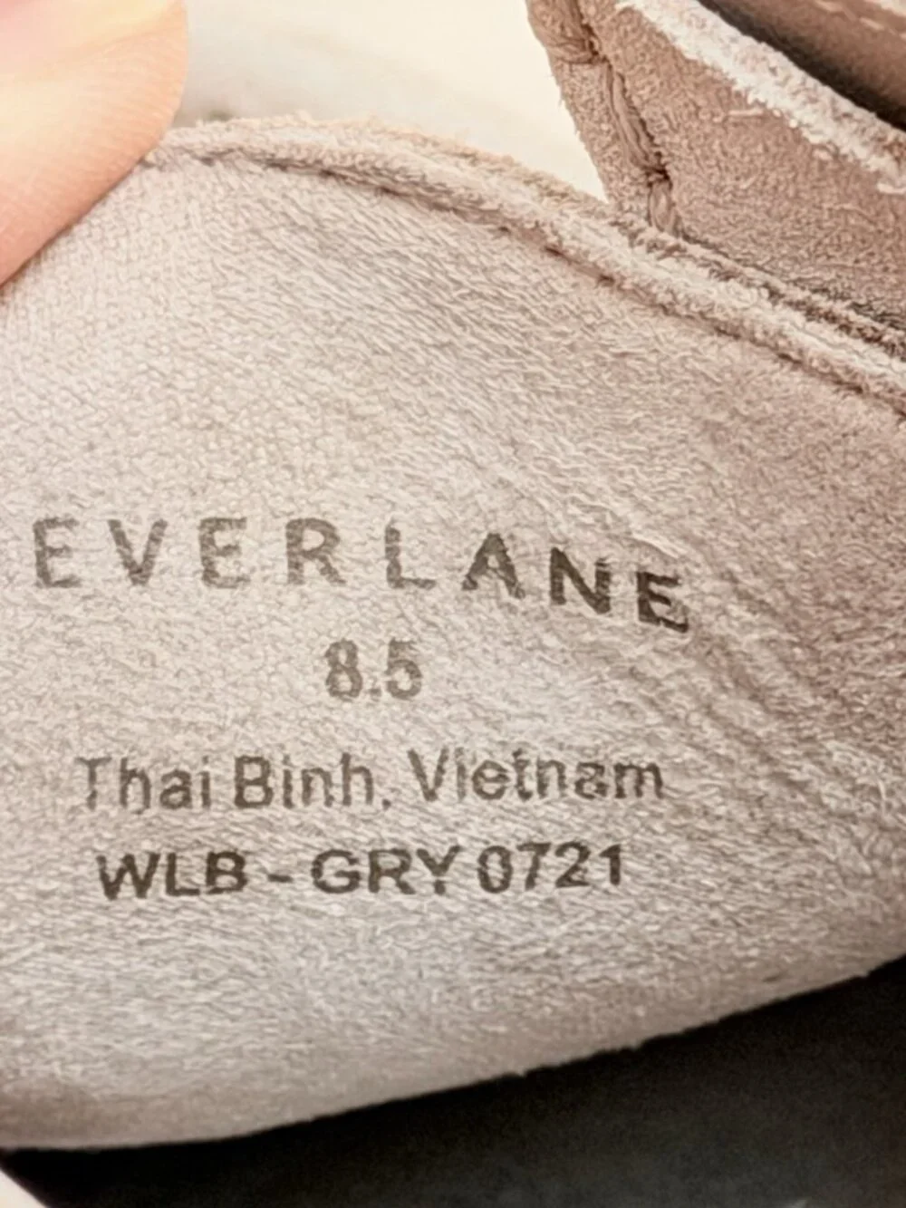 Everlane‎ Mac Toe Suede Chukka Boots Size 8.5 Beige Gray Women Travel Vacation